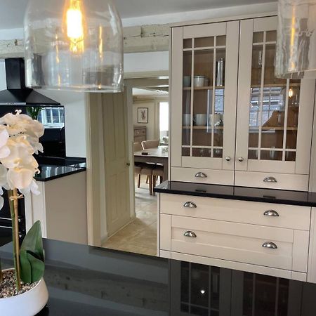 Elegant Oak Beamed House In Pretty Village - Cambridge Homehost Buckden  Exterior foto