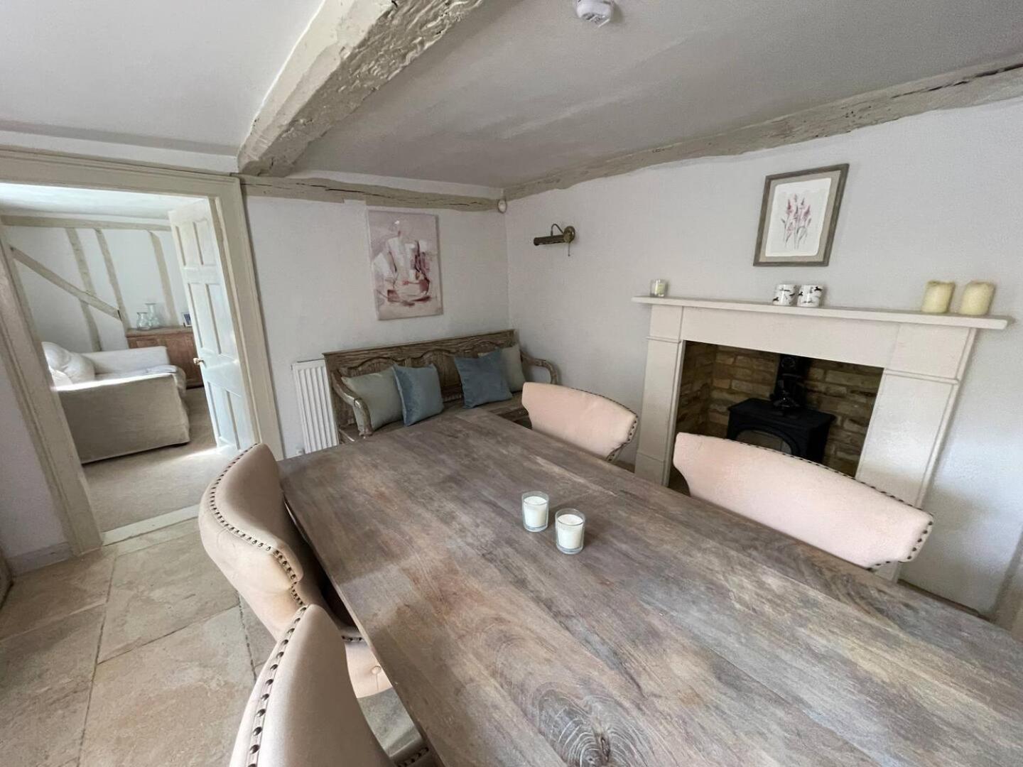 Elegant Oak Beamed House In Pretty Village - Cambridge Homehost Buckden  Exterior foto